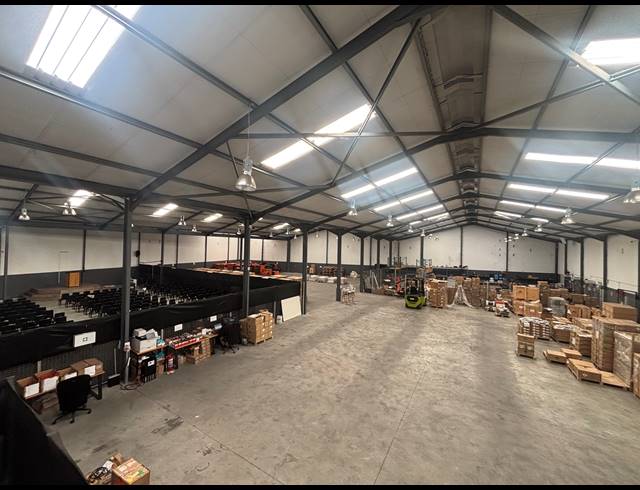 1,955M² WAREHOUSE TO LET IN BLACKHEATH INDUSTRIAL